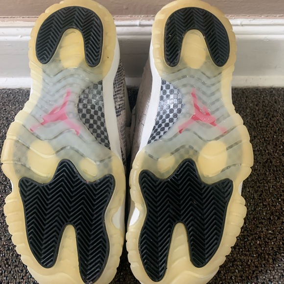 Jordan Retro 11 Light Bone Size-8.5 - Picture 5 of 5